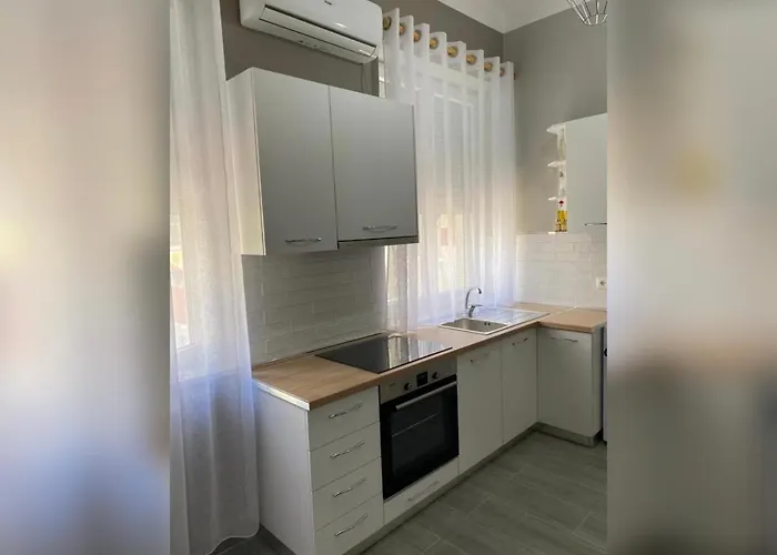 New New Bazaar Tiran